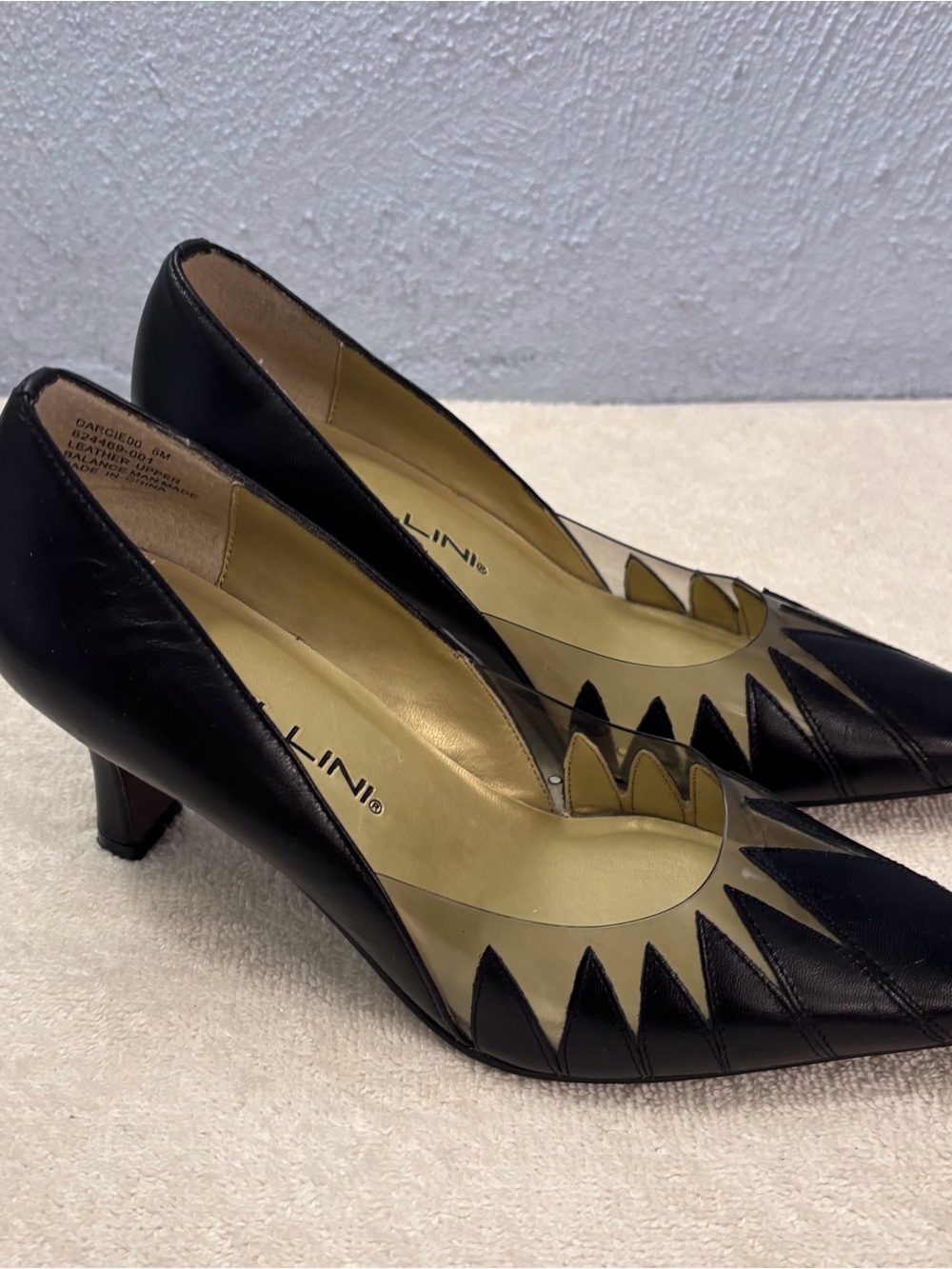 Bellini Navy Blue Dark SZ 6 M,  Pointed-Toe Mid Heel Pumps, Tiger Tooth Cut out